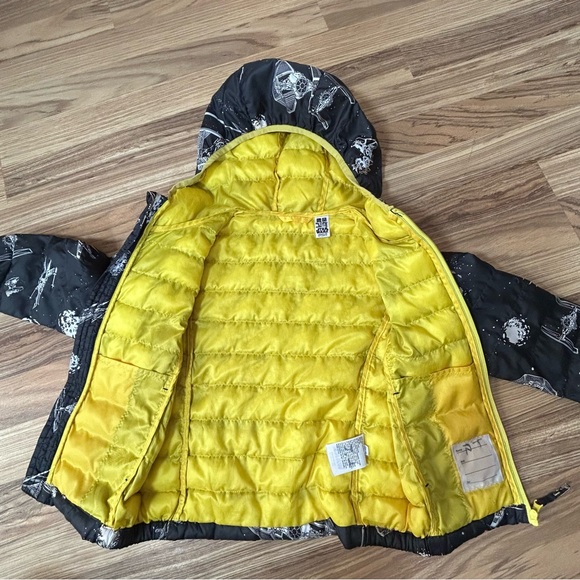 Uniqlo Boys Light Warm Padded Hooded Jacket Star Wars Space Black Size 3-4 - Picture 7 of 8